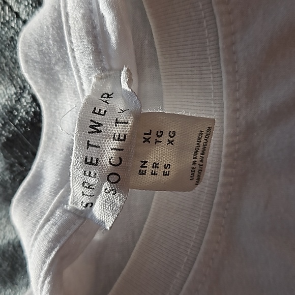 Graphic T shirt - Picture 3 of 3